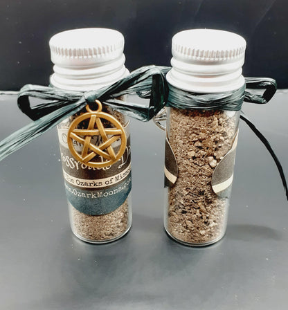 Jar of Witch's Grave Crossroads Dirt for Witchcraft Spells - Authentic Spell Ingredient Voodoo Ritual Summoning Spirit Soil in Glass Bottle